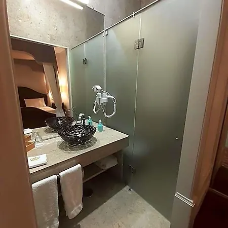 Ibn-arrik Hotel